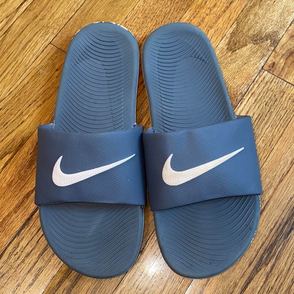 Women’s Nike kawa slides